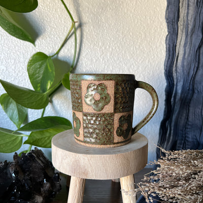 #031 Mug-Flower Checkers Throw and grow ceramics