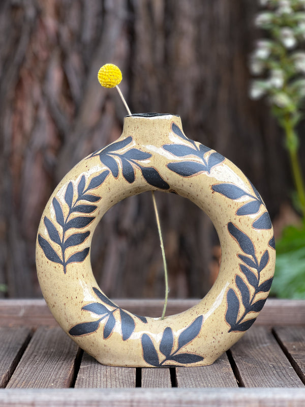 Round Vase Throw and grow ceramics